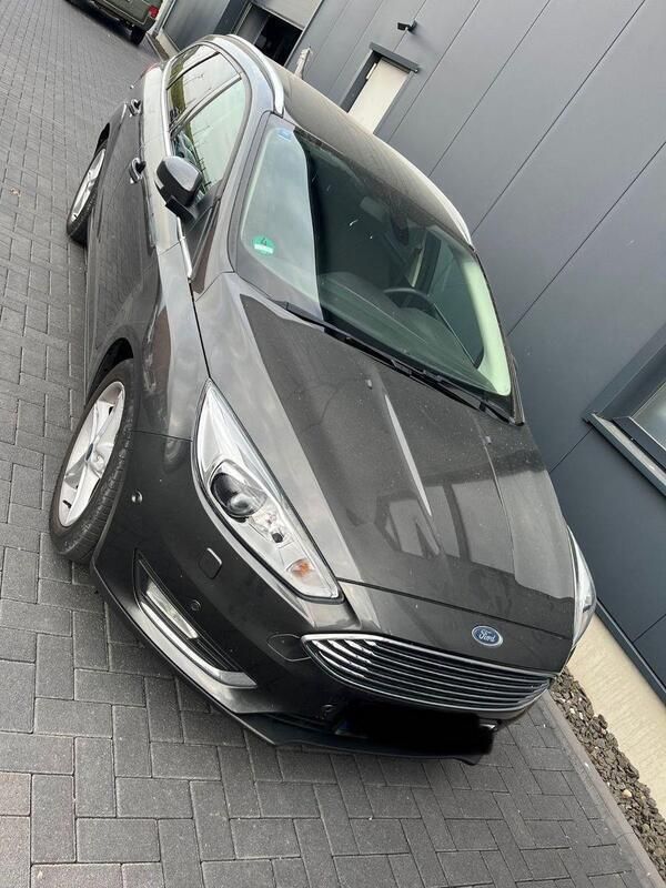 Grau Gebraucht 2018 Ford Focus Cool & Connect Kombi | 13.700 € (Fairer Preis) - Bild 1/4