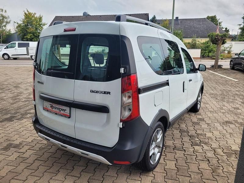 Gebraucht Dacia Dokker Stepway 131 PS (96 kW) 2020 Glacier weiss Van / Kleinbus