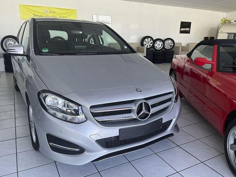Gebraucht Mercedes B180 122 PS (89 kW) 2017 Silber Van / Kleinbus