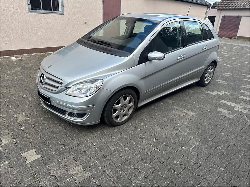 Silber Gebraucht 2005 Mercedes B200 Van / Kleinbus | 4.999 € (Fairer Preis) - Bild 1/4