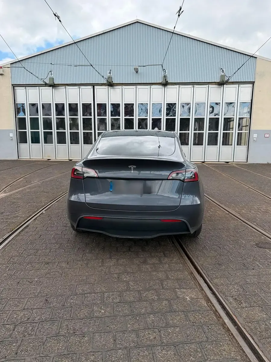 Käytetty Tesla Model Y Standard Range 219 kW (299 HP) 2023 Harmaa Katumaasturi