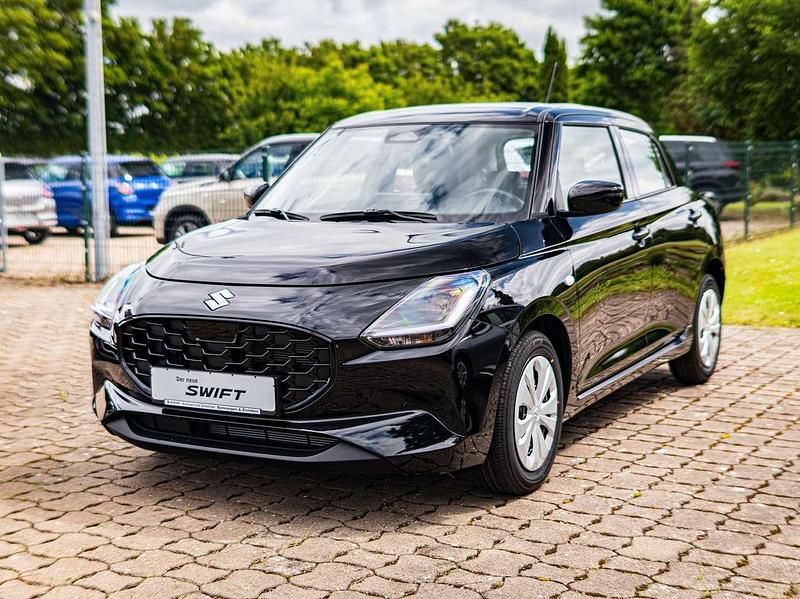 Super black pearl metallic Neu 2025 Suzuki Swift Club Limousine | 19.999 € - Bild 1/4