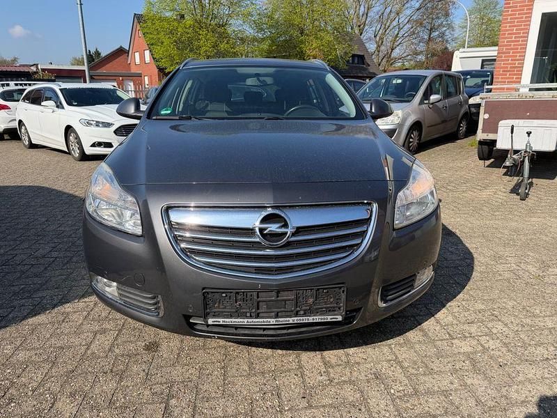 Usado Opel Insignia Edition 131 HP (96 kW) 2012 Cinzento Sedan