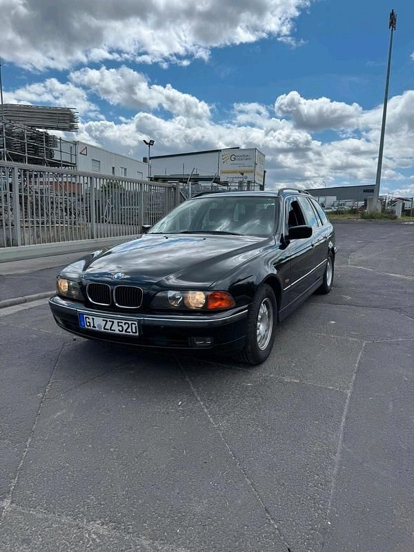 Schwarz Gebraucht 2000 BMW 520 Kombi | 2.750 € (Fairer Preis) - Bild 1/4