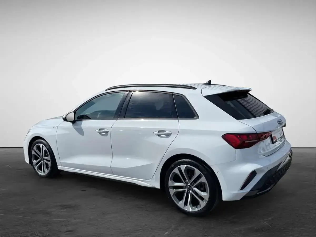 Używany Audi A3 S-Line 116 KM (85 kW) 2025 Biały Sedan/Limuzyna