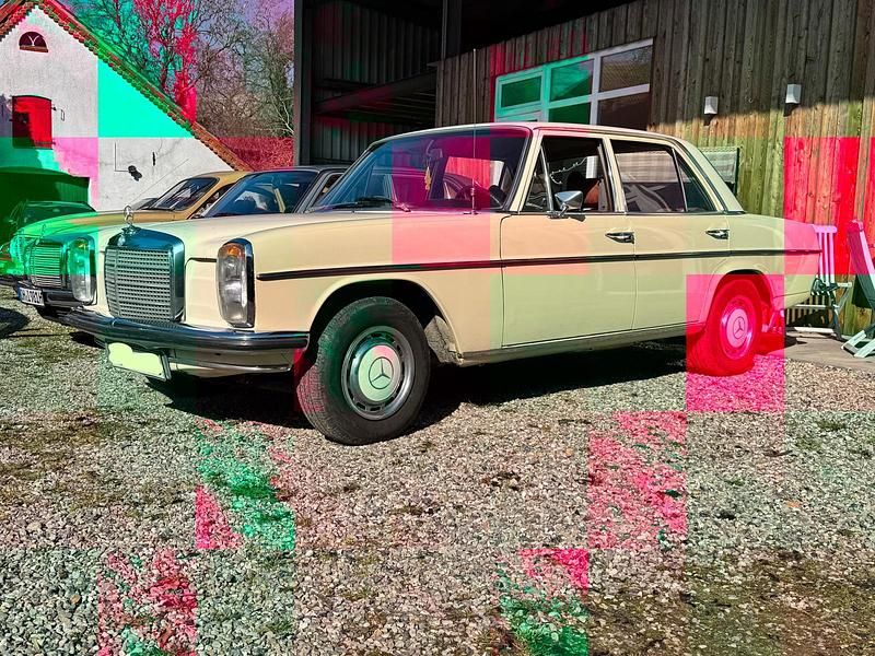 Gebraucht Mercedes W115 105 PS (77 kW) 1973 Beige Limousine