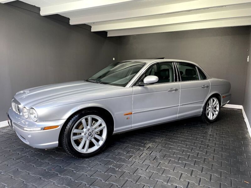 Silber Gebraucht 2003 Jaguar XJ Limousine | 7.990 € - Bild 1/4
