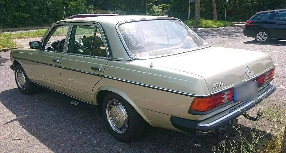 Gebraucht Mercedes 200 109 PS (80 kW) 1982 Grün Limousine