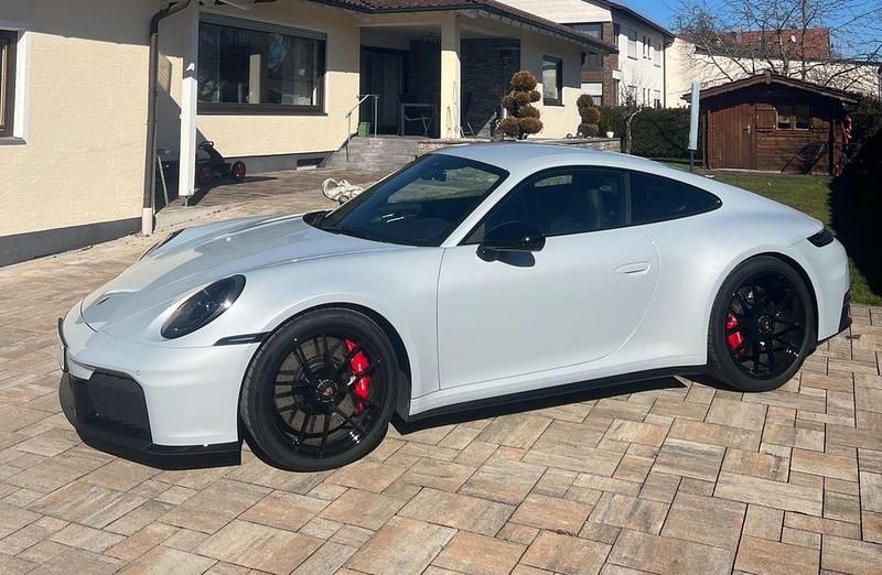 Grau Gebraucht 2025 Porsche 911 Carrera GTS Coupé | 179.992 € - Bild 1/4