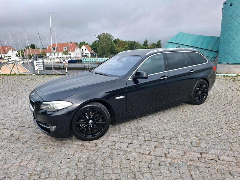 Schwarz Gebraucht 2012 BMW 520 Kombi | 12.000 € (Teuer) - Bild 1/4