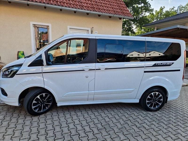 Weiß Gebraucht 2018 Ford Tourneo Custom Sport Van / Kleinbus | 20.220 € (Guter Preis) - Bild 1/4