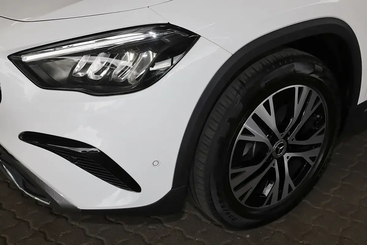 Gebraucht Mercedes GLA180 116 PS (85 kW) 2025 Unilack polarweiß SUV