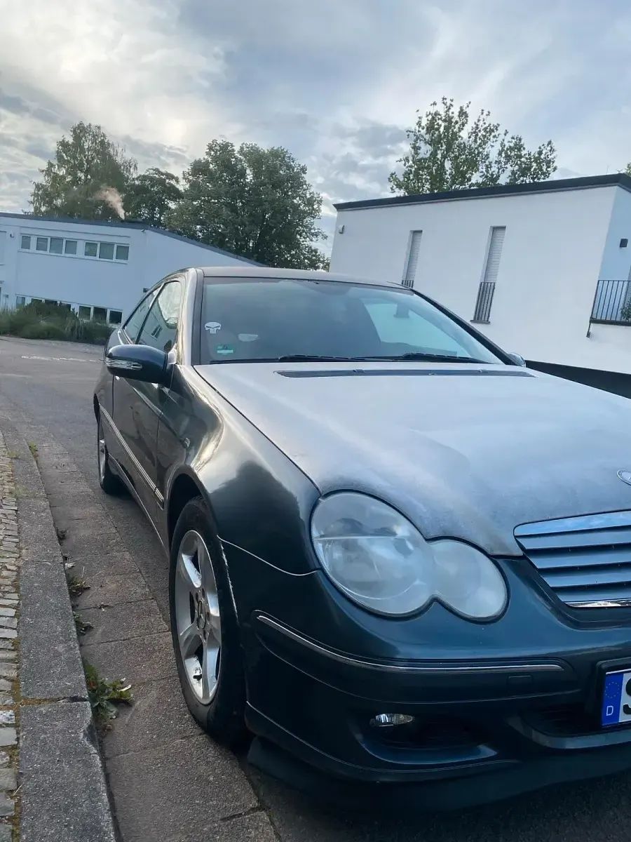 Gebraucht Mercedes C180 143 PS (105 kW) 2007 Grau Coupé