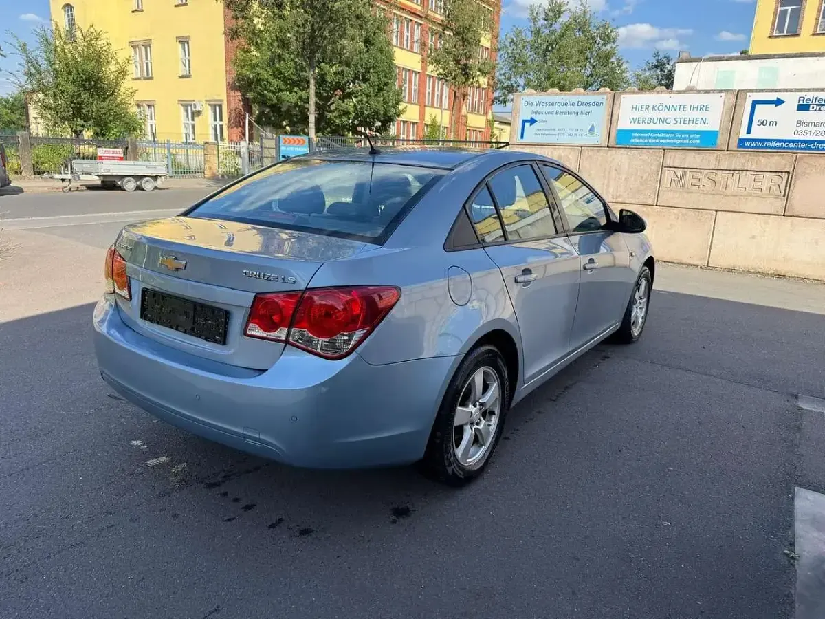 Gebraucht Chevrolet Cruze LS 113 PS (83 kW) 2009 Eisblau/misty lake met Limousine