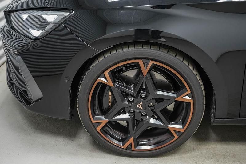 Gebraucht Cupra Leon VZ 333 PS (244 kW) 2025 Midnight black metallic (0e) Kombi