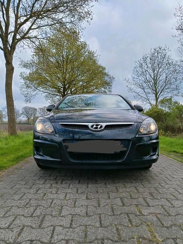 Schwarz Gebraucht 2009 Hyundai i30 Limousine | 2.100 € (Guter Preis) - Bild 1/4