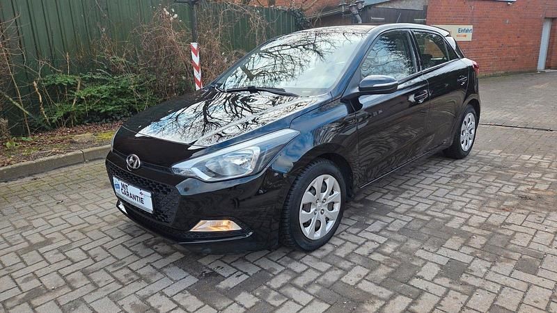Gebraucht Hyundai i20 75 PS (55 kW) 2016 Schwarz Kleinwagen