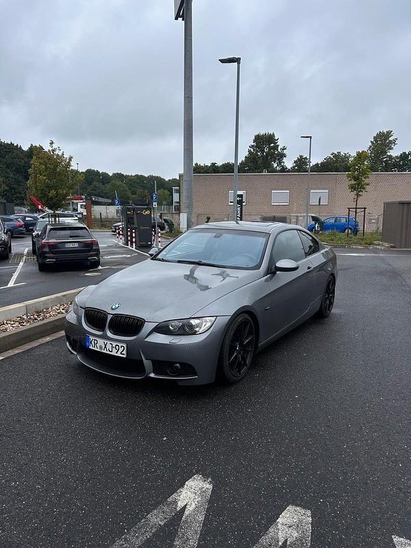 Grau Gebraucht 2007 BMW 320 M Sport Coupé | 3.850 € (Superpreis) - Bild 1/4