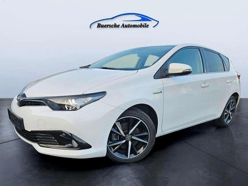 Weiß Gebraucht 2018 Toyota Auris Hybrid Team Limousine | 11.999 € (Superpreis) - Bild 1/3