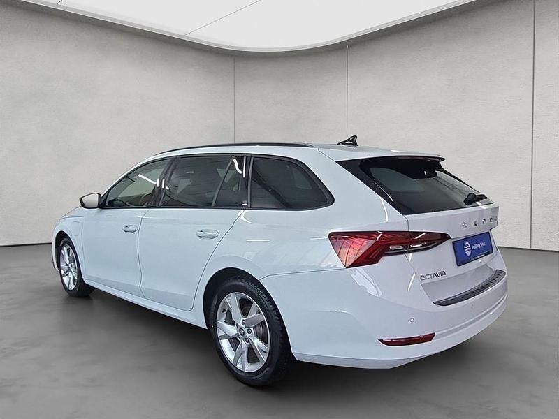 Gebraucht Skoda Octavia Style 204 PS (150 kW) 2021 Moonweiss metallic Kombi