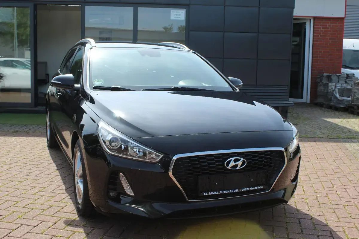 Gebraucht Hyundai i30 101 PS (74 kW) 2018 Schwarz Kombi
