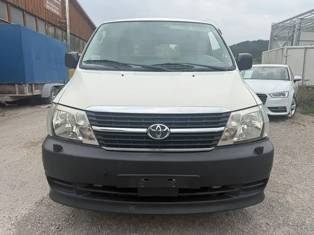 Gebraucht Toyota HiAce 117 PS (86 kW) 2010 Weiß Van