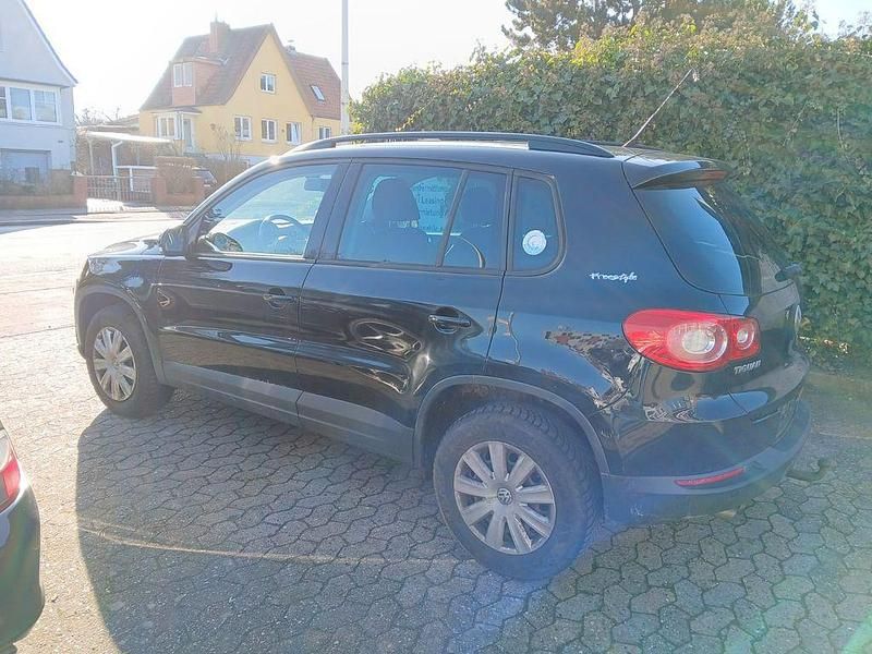 Gebraucht VW Tiguan Freestyle 122 PS (89 kW) 2011 Schwarz SUV