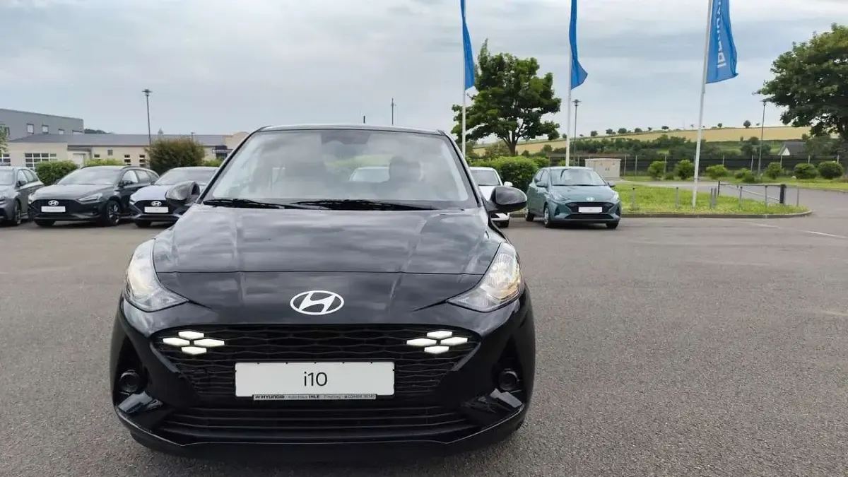 Gebraucht Hyundai i10 Select 63 PS (46 kW) 2025 Schwarz Kleinwagen