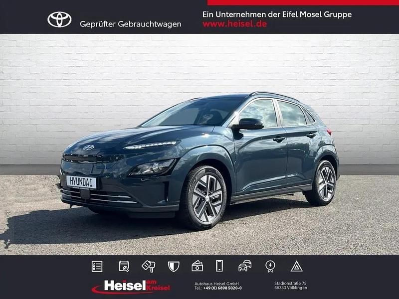 Teal blue / met Gebraucht 2023 Hyundai Kona Select SUV | 22.960 € (Guter Preis) - Bild 1/1