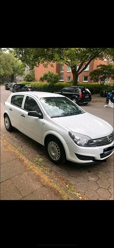 Weiß Gebraucht 2009 Opel Astra Limousine | 2.600 € (Fairer Preis) - Bild 1/4
