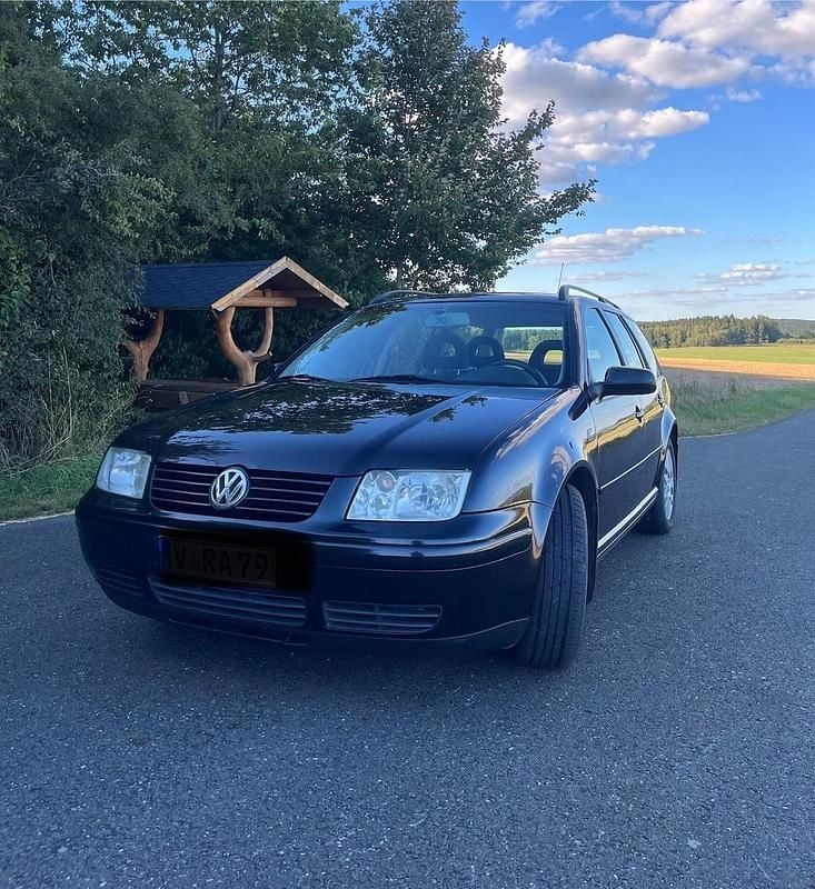 Schwarz Gebraucht 2000 VW Bora Highline Limousine | 4.000 € - Bild 1/4