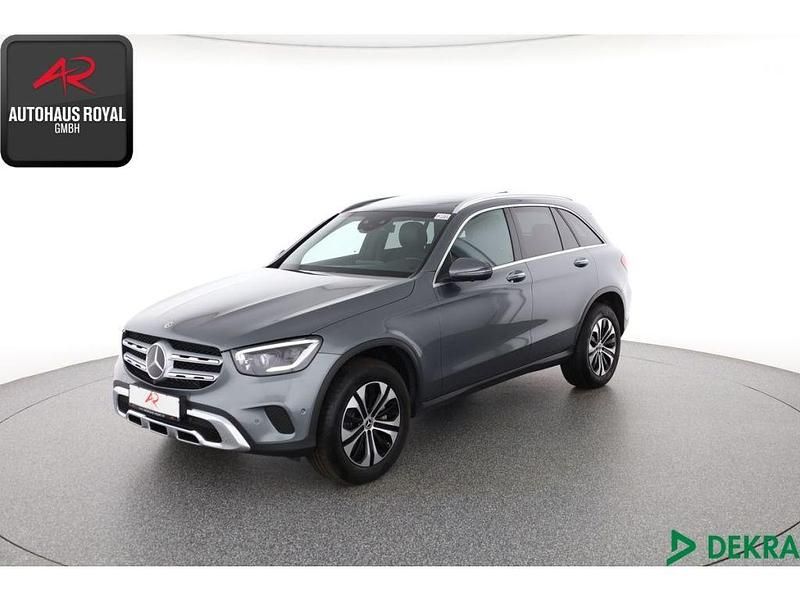 Grau (metallic) Gebraucht 2021 Mercedes GLC300e Exclusive SUV | 36.869 € (Fairer Preis) - Bild 1/4