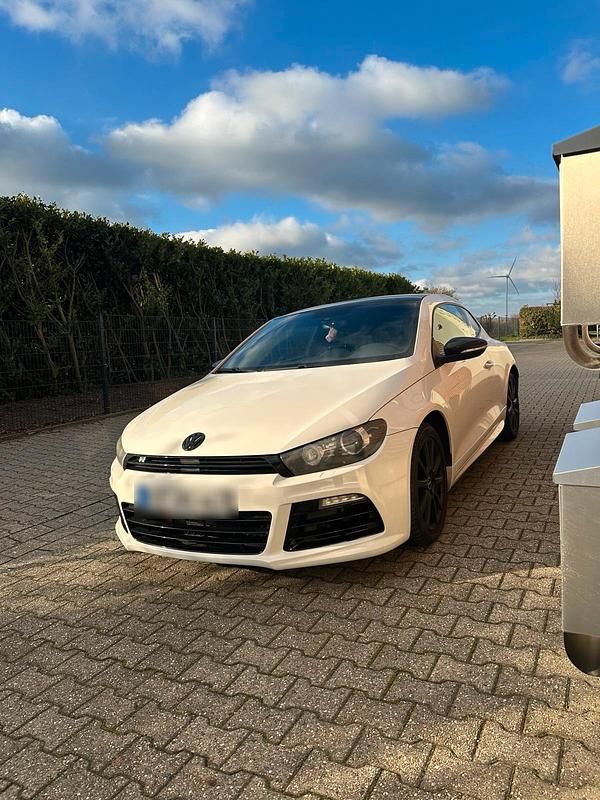 Weiß Gebraucht 2011 VW Scirocco R-line Coupé | 17.500 € - Bild 1/4