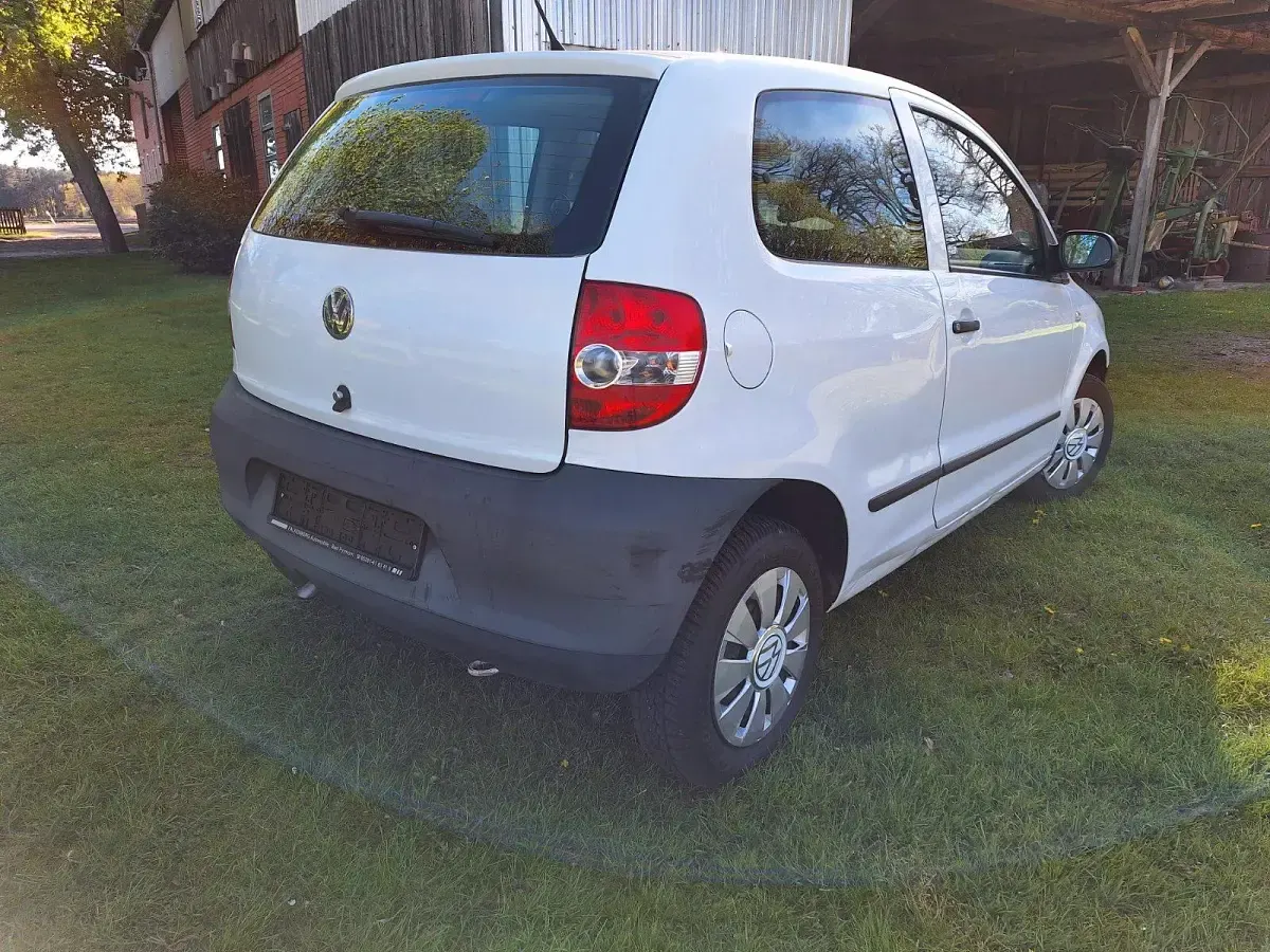 Używany VW Fox 54 KM (39 kW) 2008 Biały Hatchback
