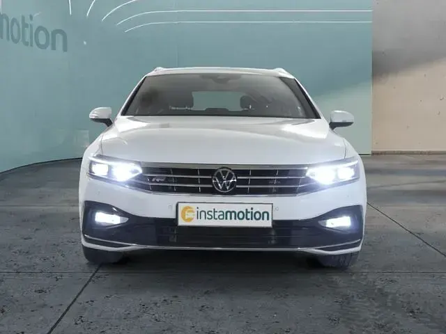 Gebraucht VW Passat R-line 200 PS (147 kW) 2024 Weiß Kombi