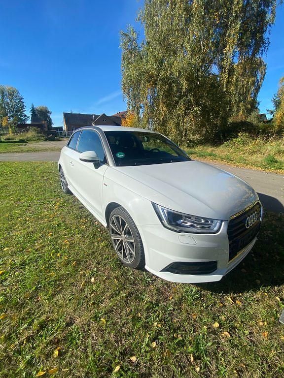 Weiß Gebraucht 2017 Audi A1 Sport Kleinwagen | 13.599 € (Fairer Preis) - Bild 1/4