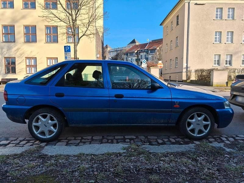 Gebraucht Ford Escort 90 PS (66 kW) 1998 Blau Limousine