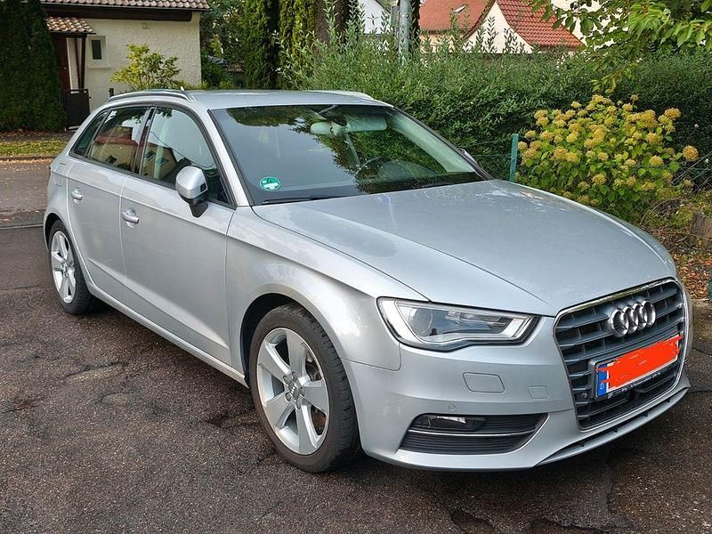 Silber Gebraucht 2013 Audi A3 Sportback Ambiente Limousine | 12.000 € (Guter Preis) - Bild 1/4