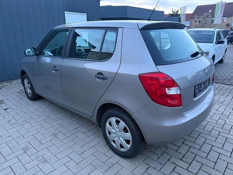 Gebraucht Skoda Fabia 60 PS (44 kW) 2010 Beige Limousine