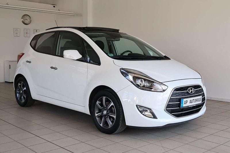 Gebraucht Hyundai ix20 125 PS (91 kW) 2017 Weiß Kleinwagen