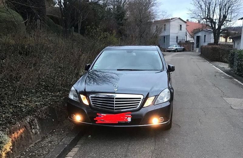 Gebraucht Mercedes E250 Elegance 204 PS (150 kW) 2009 Schwarz Limousine