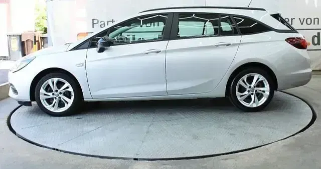 Gebraucht Opel Astra 122 PS (89 kW) 2021 Argonsilber/sovereign/switchbl Kombi