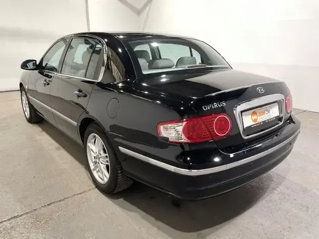 Gebraucht Kia Opirus 203 PS (149 kW) 2006 Schwarz Limousine