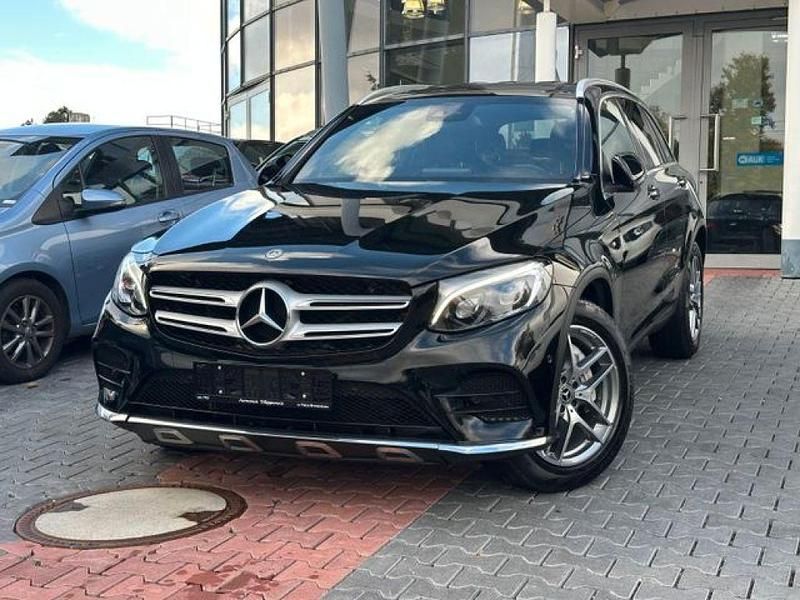 Schwarz (metallic) Gebraucht 2018 Mercedes GLC250 AMG SUV | 24.990 € (Guter Preis) - Bild 1/4