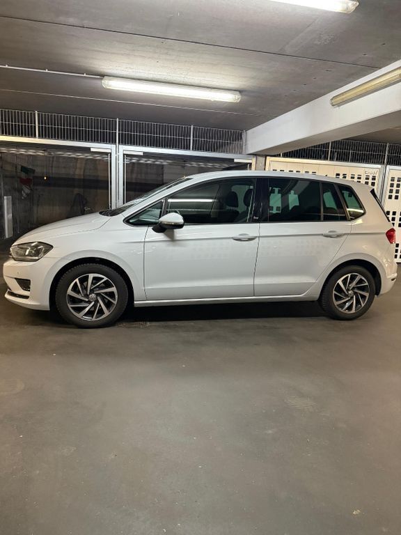 Grau Gebraucht 2017 VW Golf Sportsvan Sound Van / Kleinbus | 16.000 € (Fairer Preis) - Bild 1/4