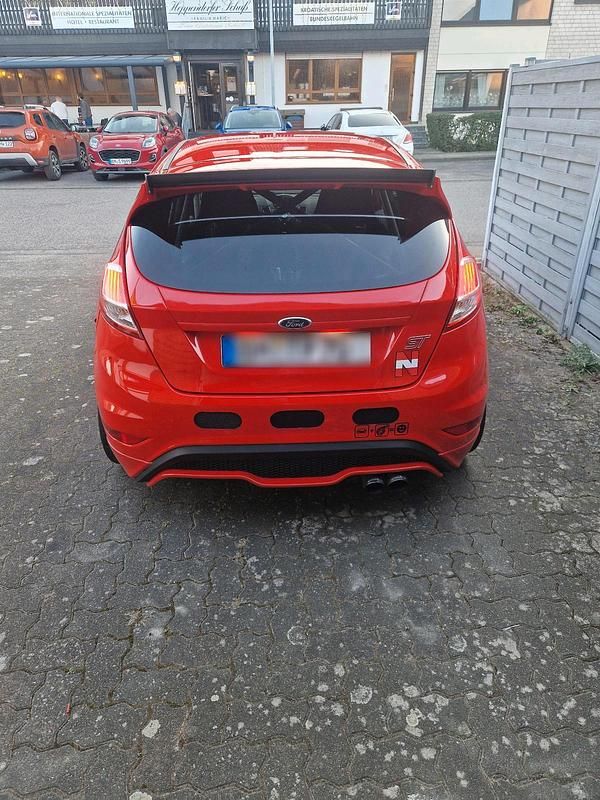 Gebraucht Ford Fiesta ST 182 PS (133 kW) 2016 Rot Coupé
