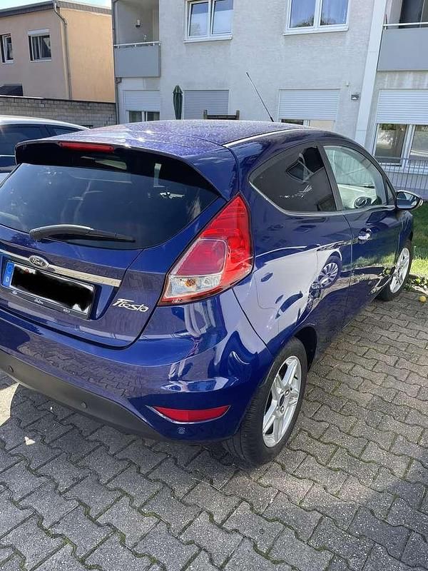 Gebraucht Ford Fiesta Titanium 82 PS (60 kW) 2013 Blau Kleinwagen