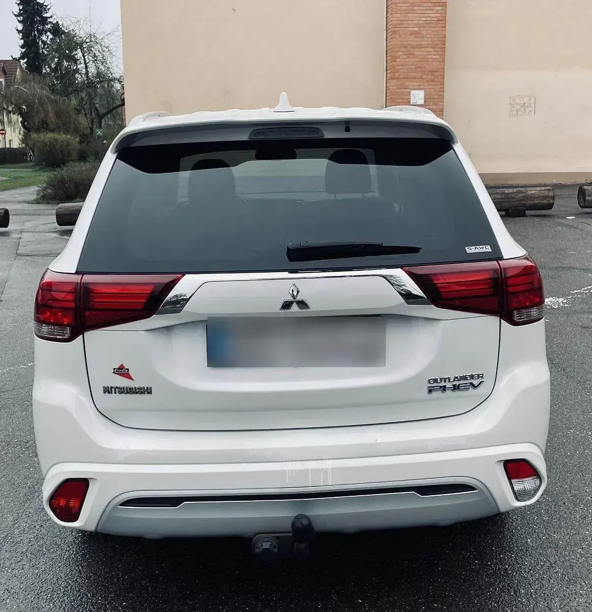 Gebraucht Mitsubishi Outlander P-HEV Basis 224 PS (164 kW) 2019 Weiß SUV