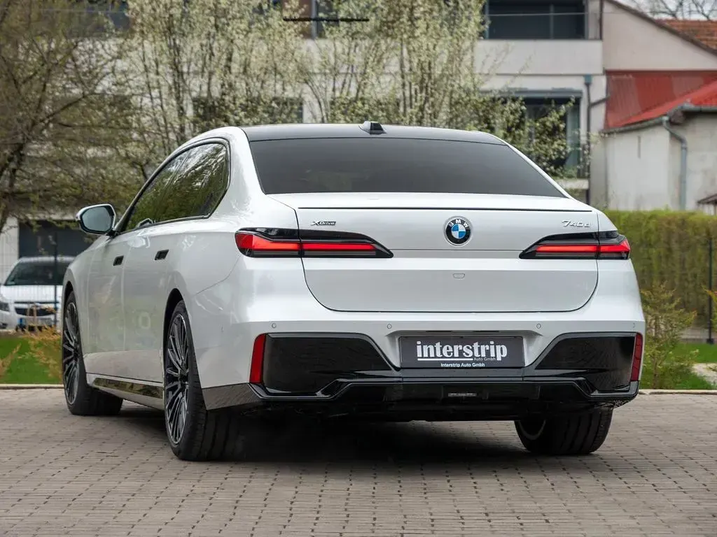 Gebraucht BMW 740 M Sport 299 PS (219 kW) 2026 Weiß Limousine