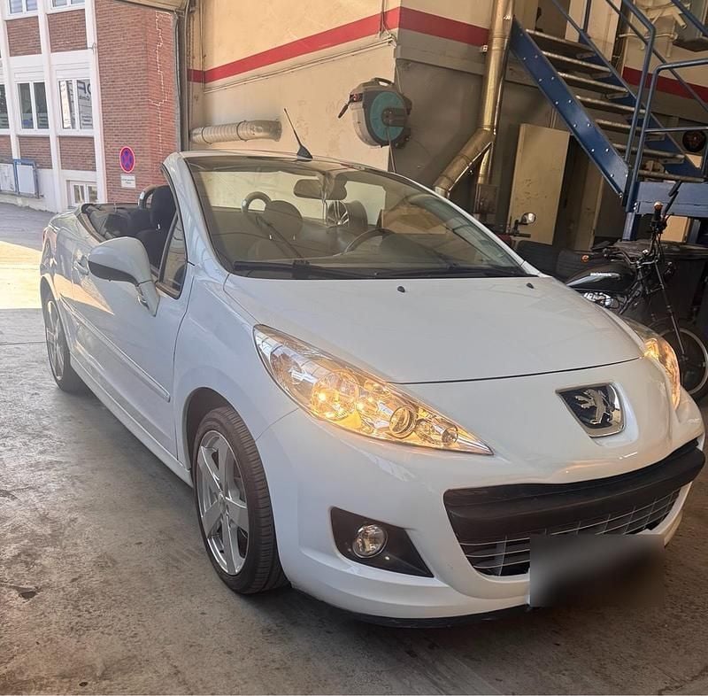 Weiß Gebraucht 2012 Peugeot 207 CC Cabrio | 4.550 € (Fairer Preis) - Bild 1/4